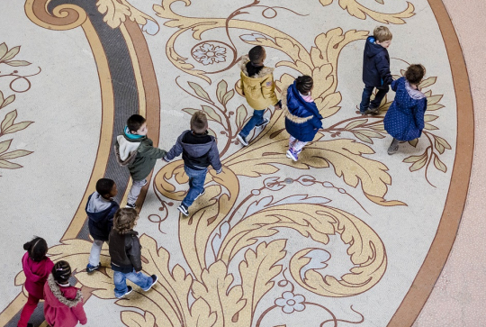 Palais de la découverte : enfants vus d'en haut