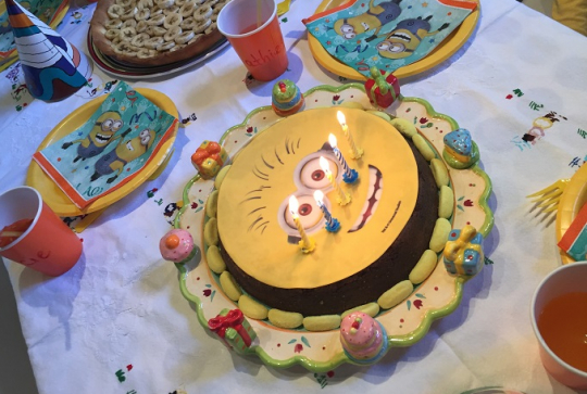 Un anniversaire méchamment "Minions" pour vos enfants - Gâteau