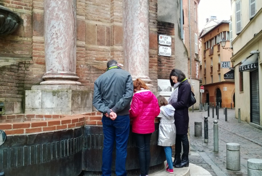 Chasse aux oeufs de Pâques à Toulouse - fontaine