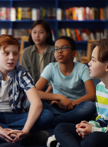 Adobe Stock - enfants qui discutent