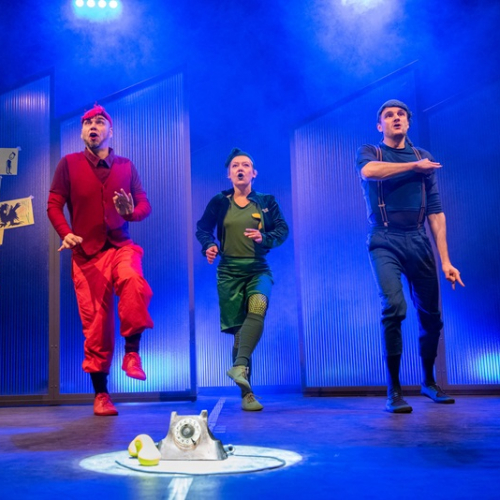 Les poules mouillées volontaires - AGORA Theater