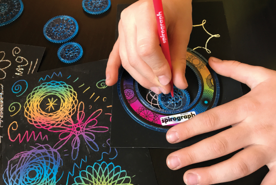 Spirograph multicolore et pailleté