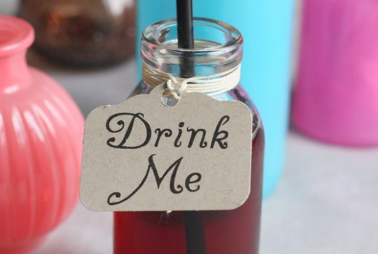 Anniversaire Pour Enfant Sur Le Theme Alice Au Pays Des Merveilles Deco Recettes Deguisements Jeux Citizenkid