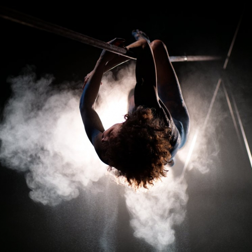 Traverser les murs opaques - Porte27 : acrobatie aérienne