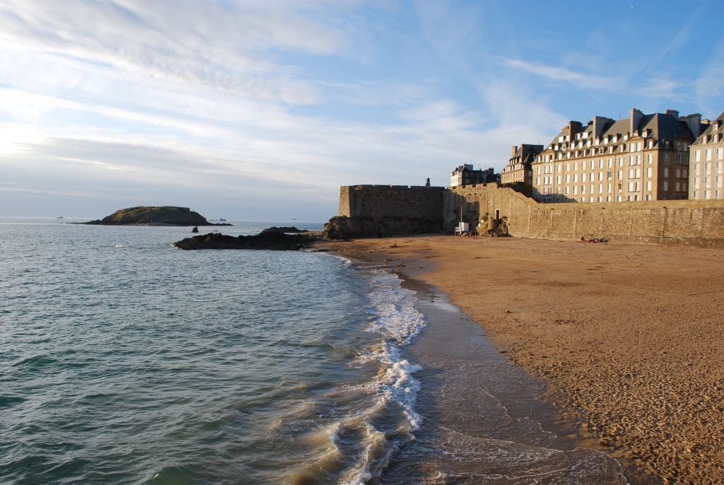 Plage du Môle située à SaintMalo, idéale pour une journée en famille